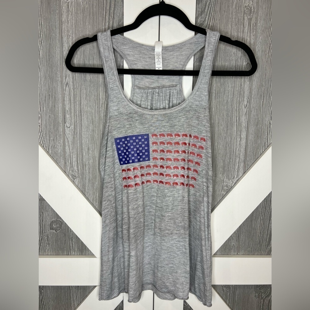 BAG159. Farmer Pig Flag USA gray Racerback Tank M